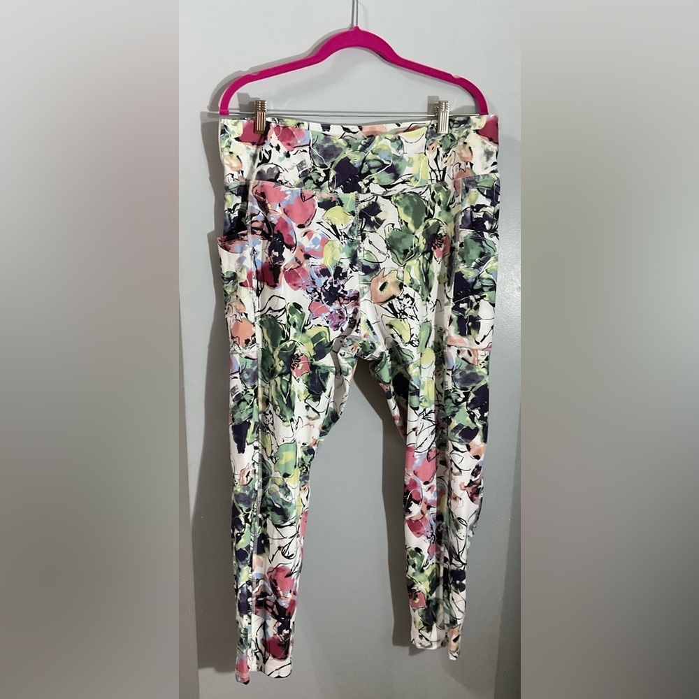 Live Well Lifestyle white‎ multicolor leggings plus size